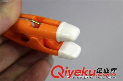 廠家直銷熱銷PP塑料雙色衣夾20莊夾子S181 品質(zhì)與實(shí)惠之選